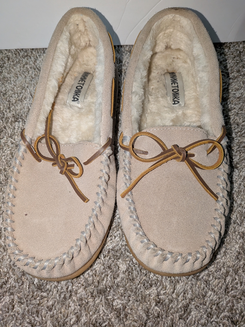 Minnetonka Women's Beige Suede Fur-Lined Moccasin